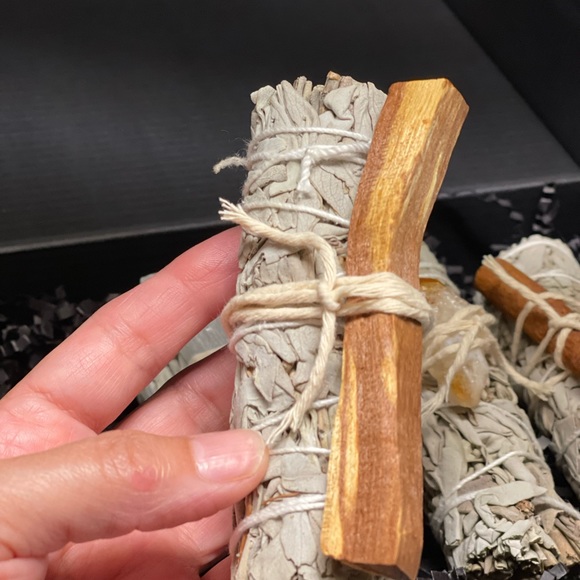 NWT New Beginning Await: 4-Pack Smudge Stick & Crystal Gift Box - Picture 7 of 7